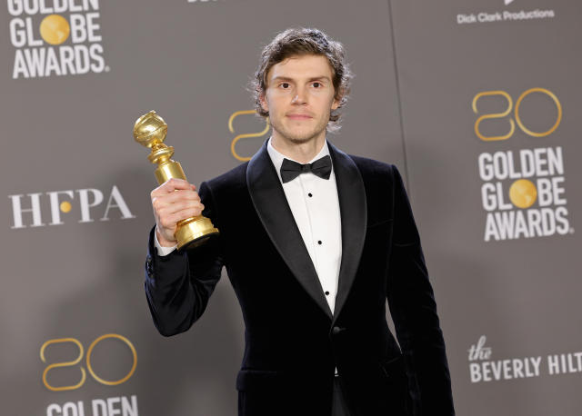 Evan Peters golden globe awards 2023